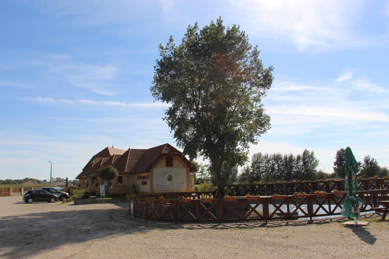 La Curia Panzio Bed & Breakfast Dunaszeg Exterior photo